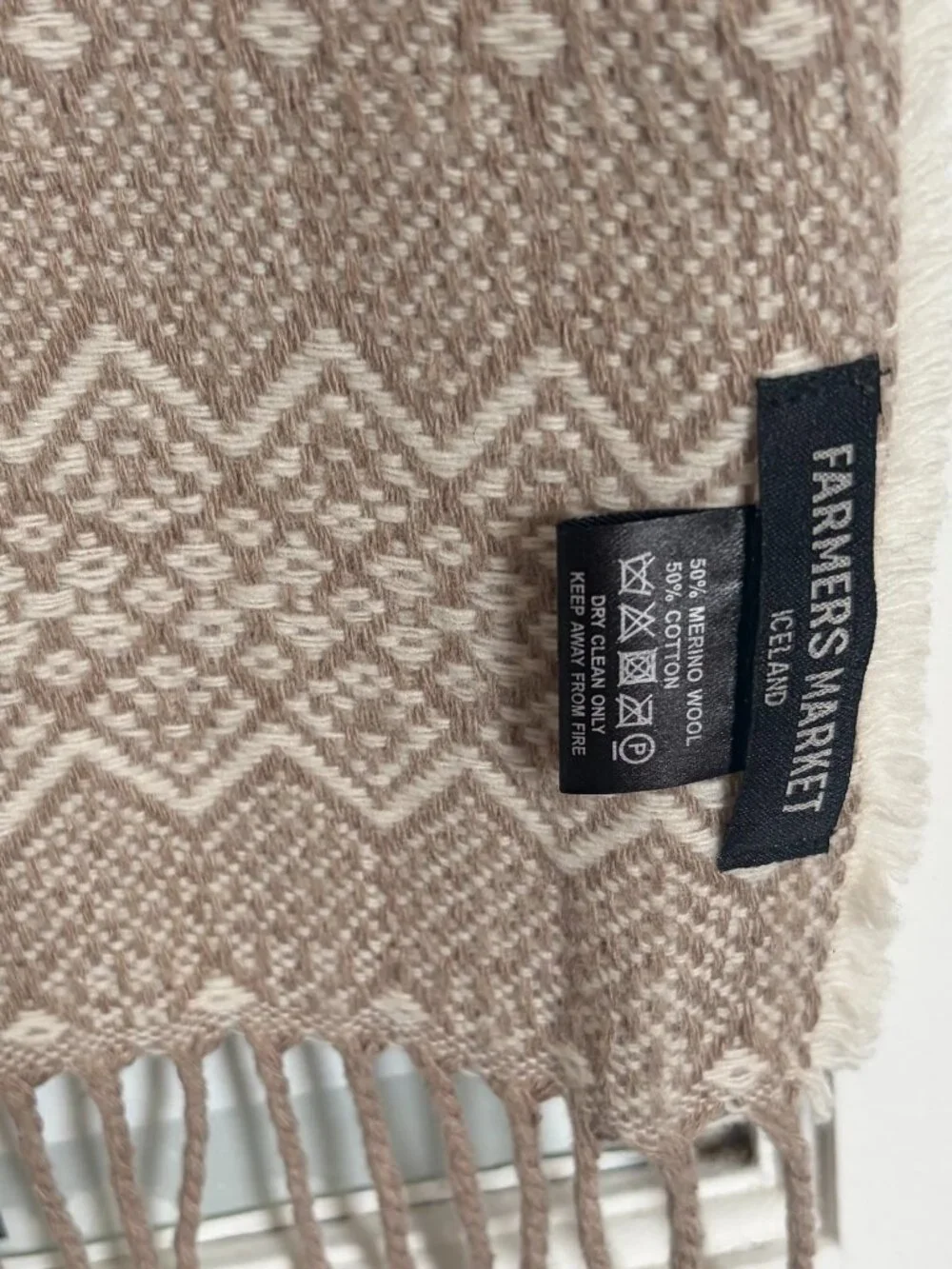 Farmers Market Iceland Gardar Scarf - Tan and Cream